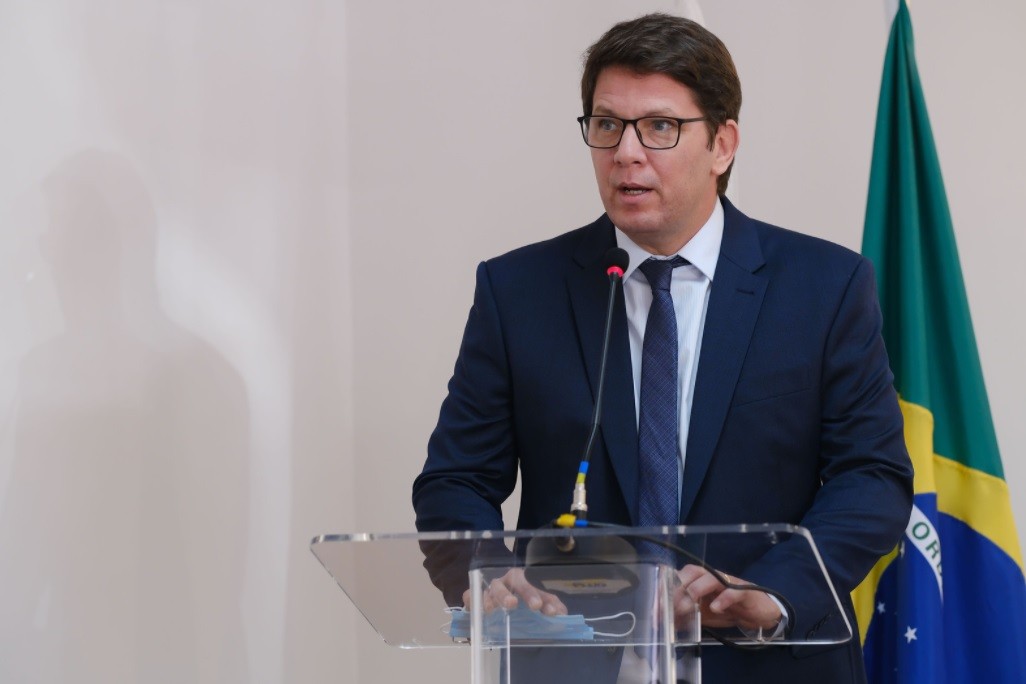 Deputado Mario Frias é internado com dores abdominais em UTI