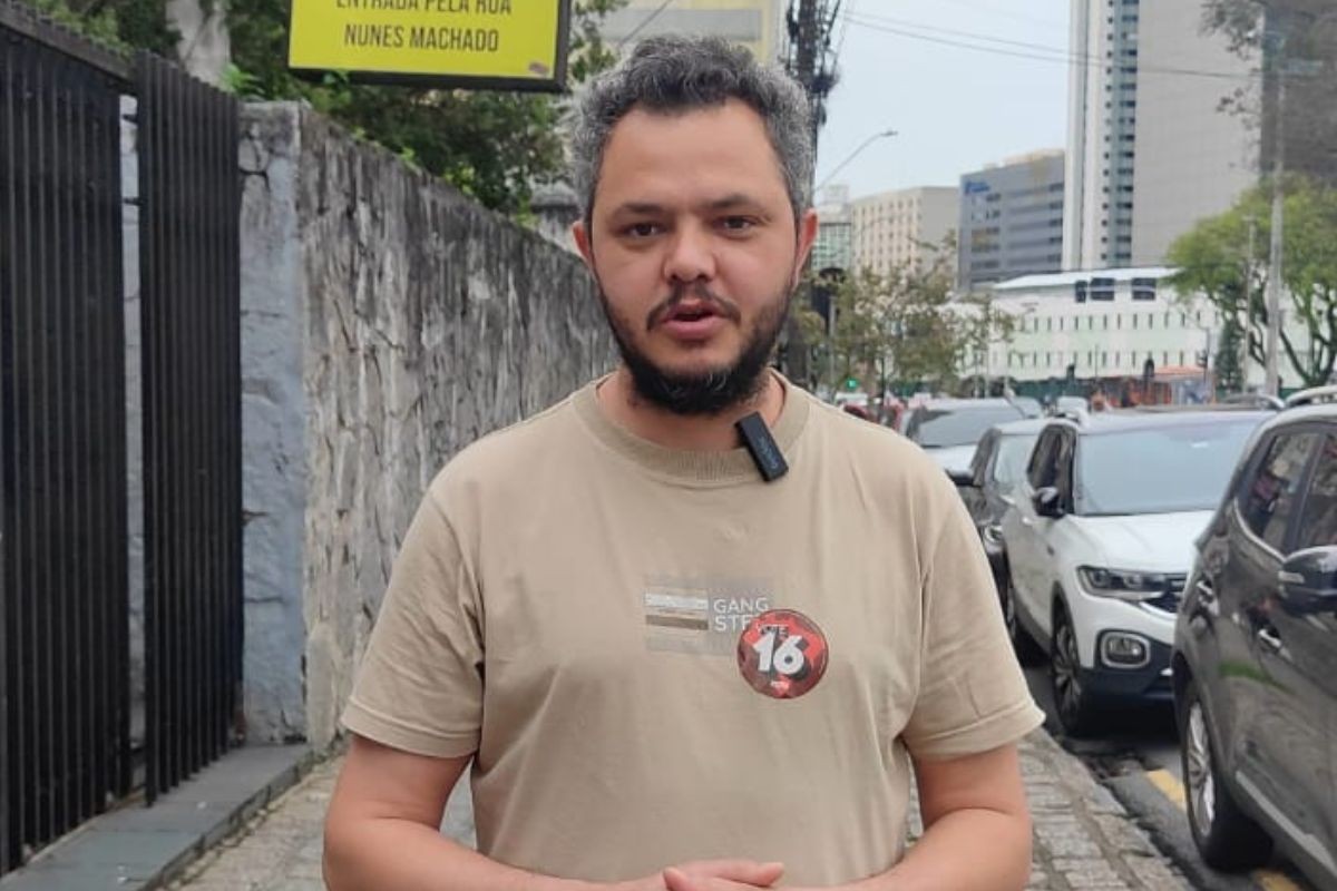 Samuel de Mattos (PSTU) vota em Curitiba