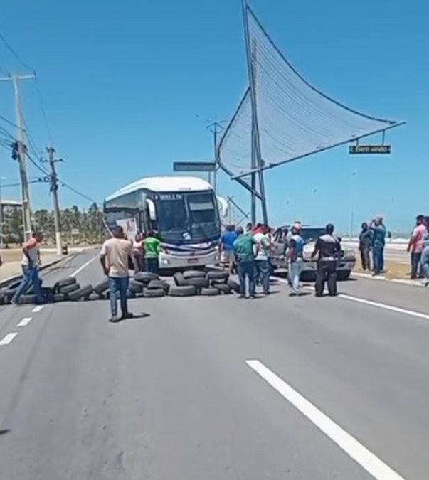 Taxistas encerram protesto contra fiscalização da SMTT de Marechal Deodoro