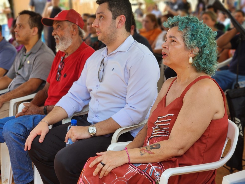 Ãngela Mendes acompanha entrega da reforma da casa do pai, Chico Mendes — Foto: Melícia Moura/CBN Amazônia Rio Branco