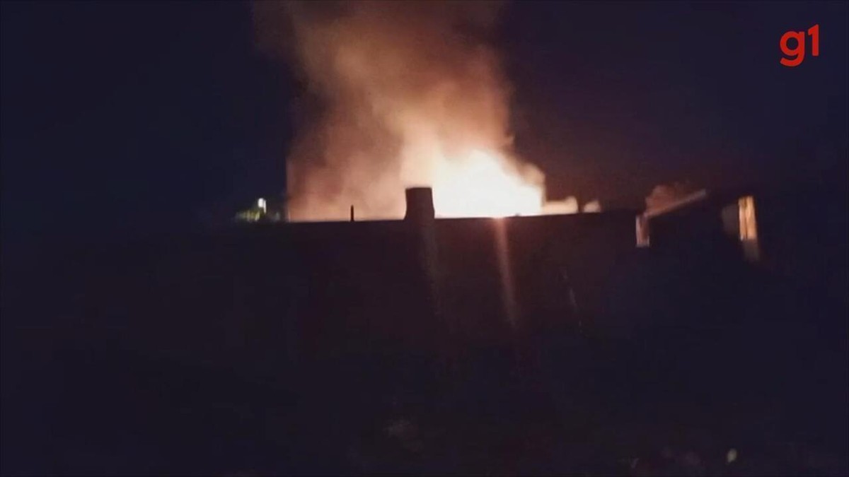 Incêndio atinge loja de móveis em Araçoiaba da Serra 