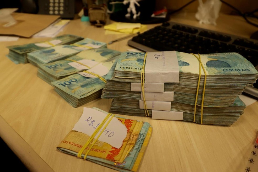 Dinheiro apreendido pela PF no carro de Bacellar: total foi mais de R$ 90 mil — Foto: Reprodução