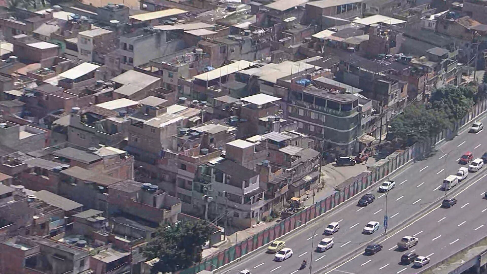 Polícia inicia operação contra esquema de exploração de serviços em comunidade do Complexo da Maré