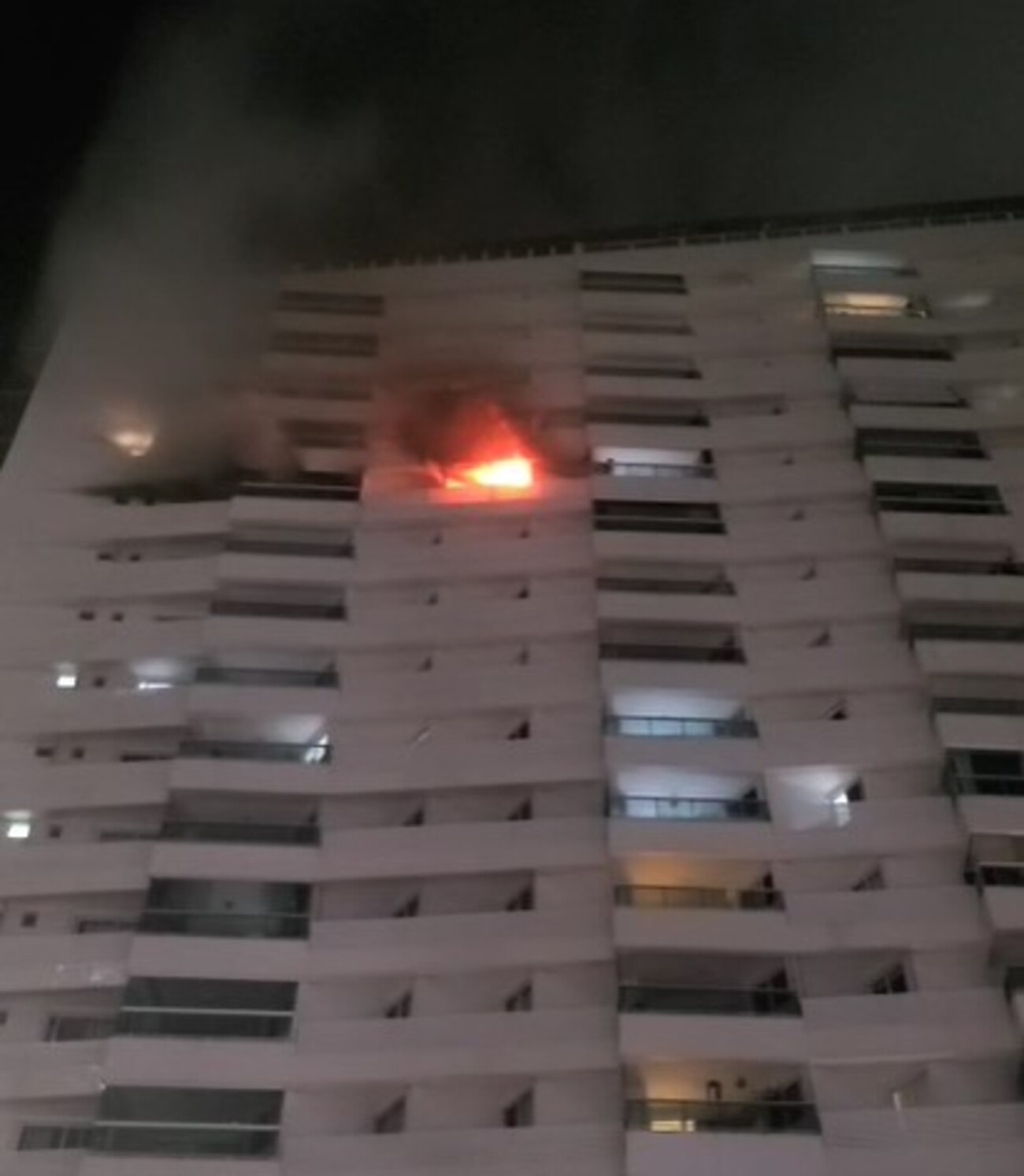 Incêndio atinge apartamento no bairro do Altiplano, em João Pessoa; VÍDEO
