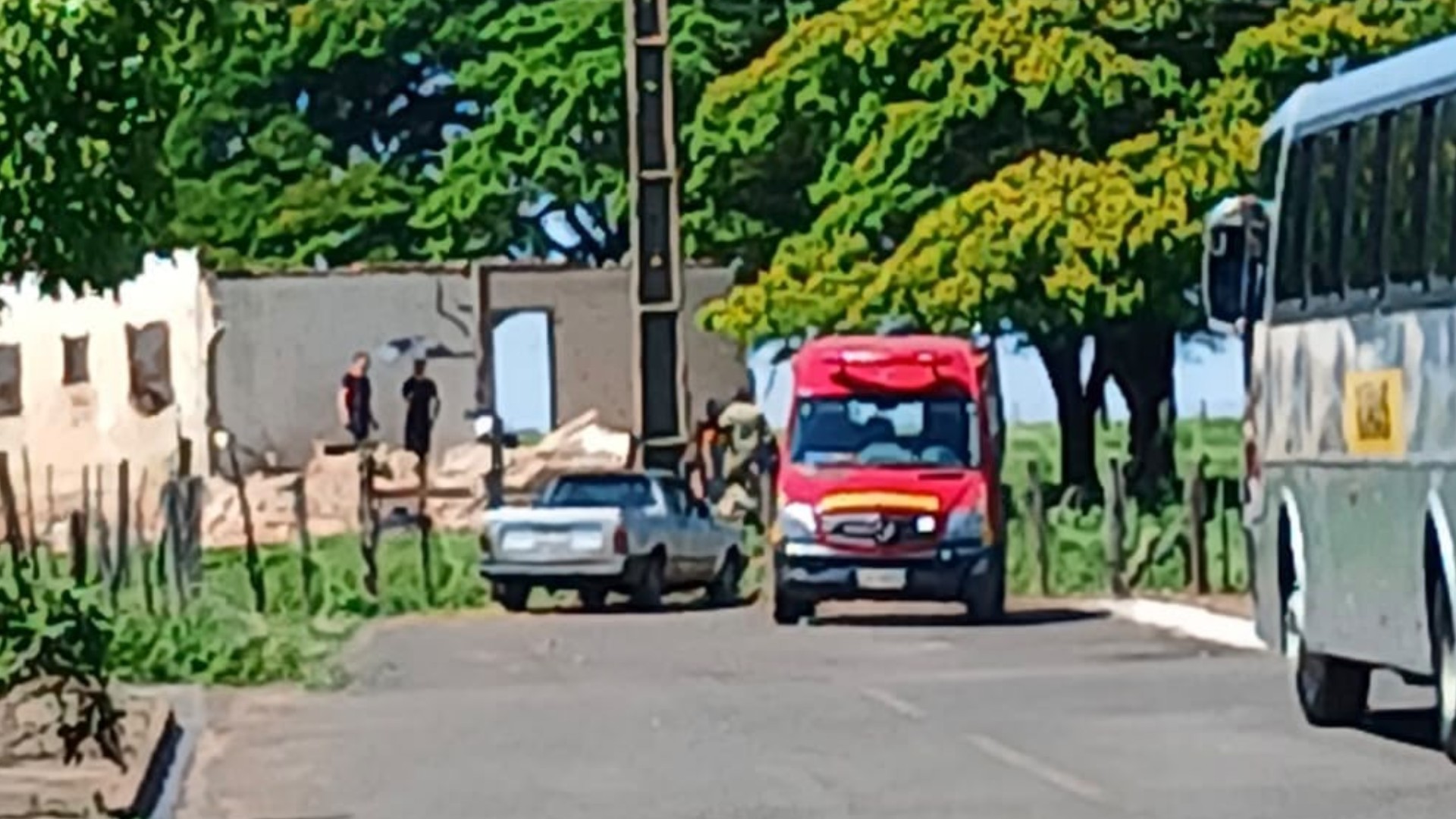Homem é atingido por parede que desabou durante demolição de
casa em Martinópolis