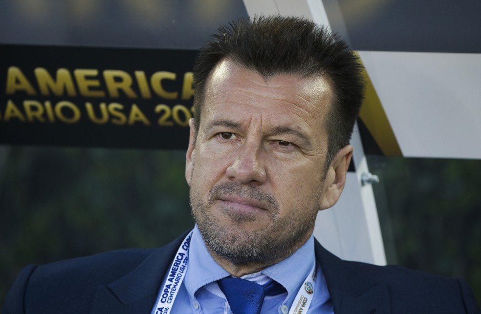 Dunga comandou a Seleção Brasileira em duas oportunidades — Foto: Jae C. Hong/AP Photo