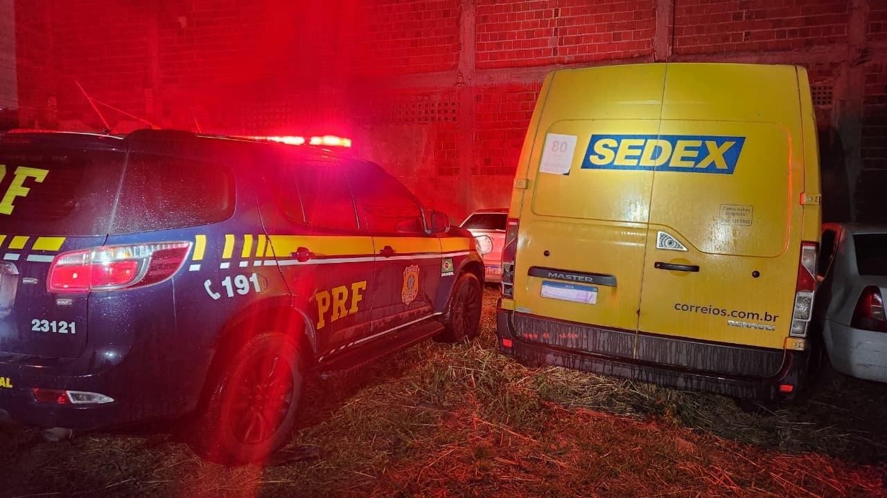 Falso veículo dos Correios é apreendido pela PRF em Fortaleza
