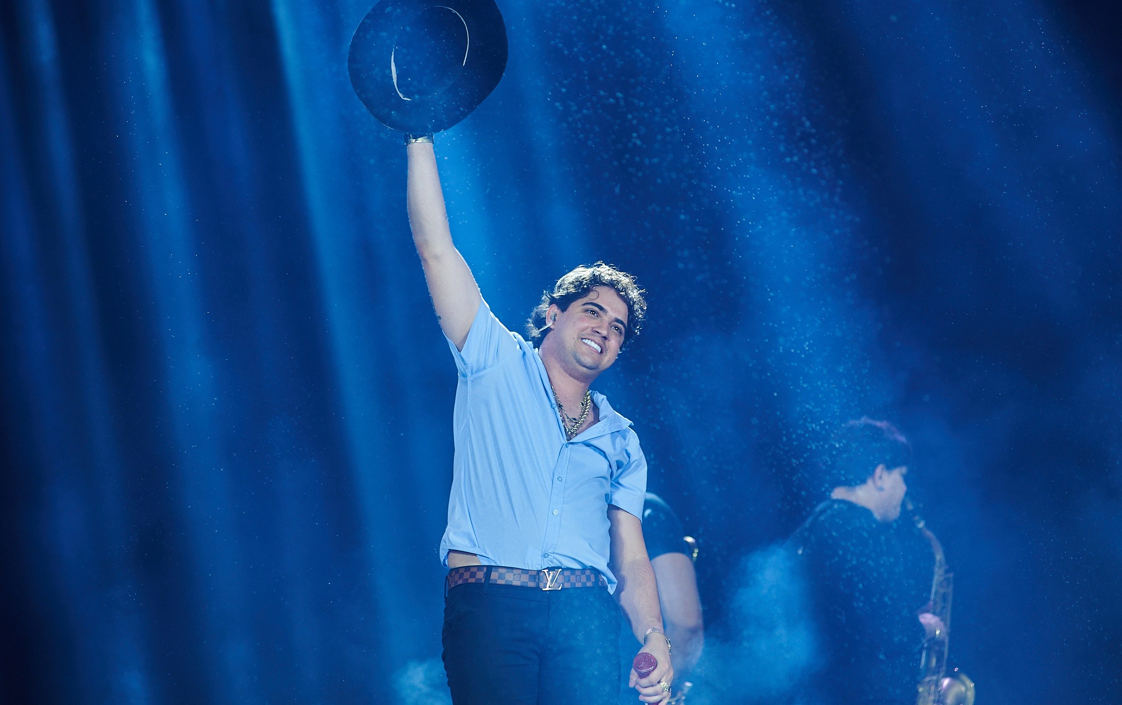 Natanzinho Lima atualiza o brega com mistura de arrocha e conquista fãs no Ribeirão Rodeo Music