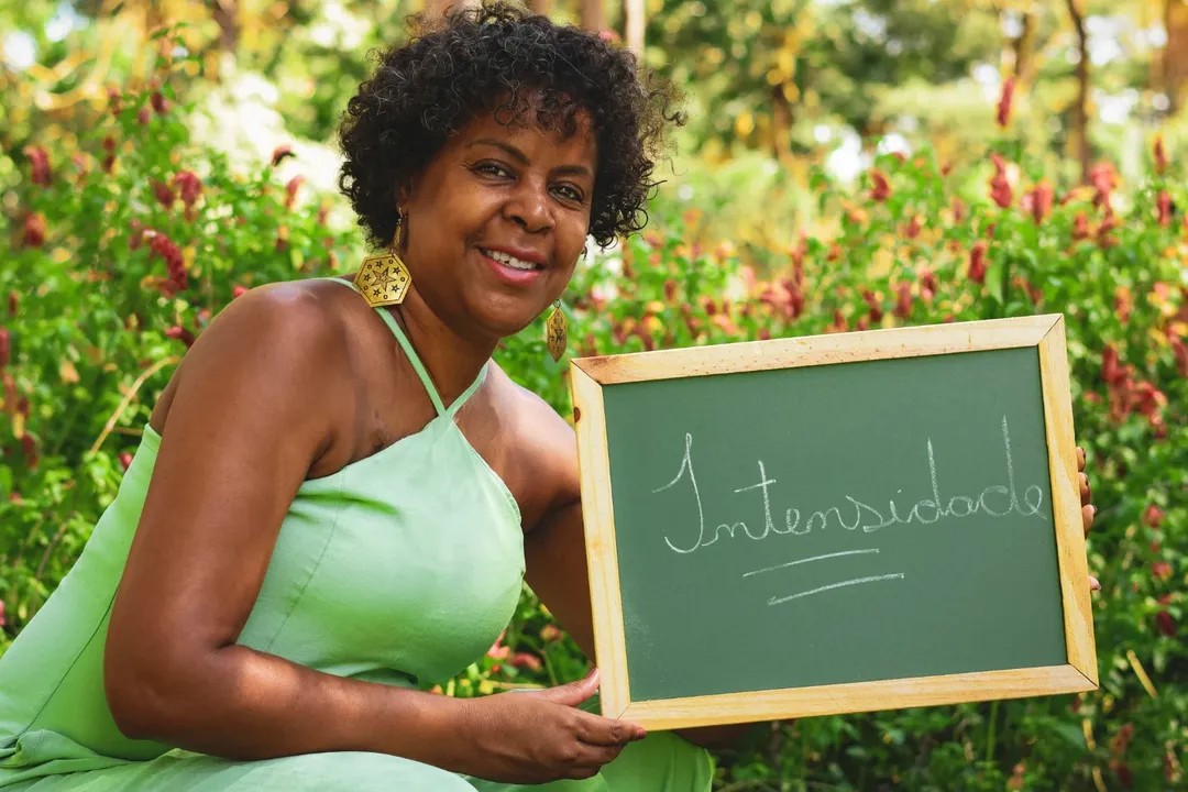 Professora que viveu por nove anos com câncer metastático expõe, em última entrevista, como é viver sob cuidados paliativos no Brasil