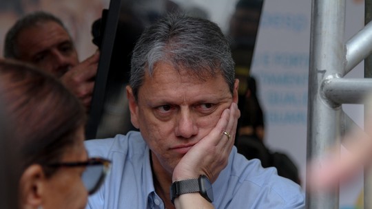 Tarcísio visitará Bolsonaro nesta segunda-feira em Brasília - Autorização foi dada pelo ministro Alexandre de Moraes já que Bolsonaro está em prisão domiciliar. Na agenda oficial de Tarcísio, o compromisso está previsto para entre as 10h e as 14h.