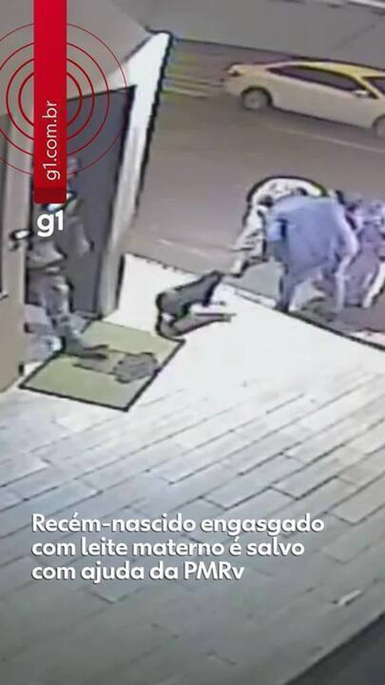Bebê de 11 dias é salvo por PMs após engasgar com leite materno; VÍDEO