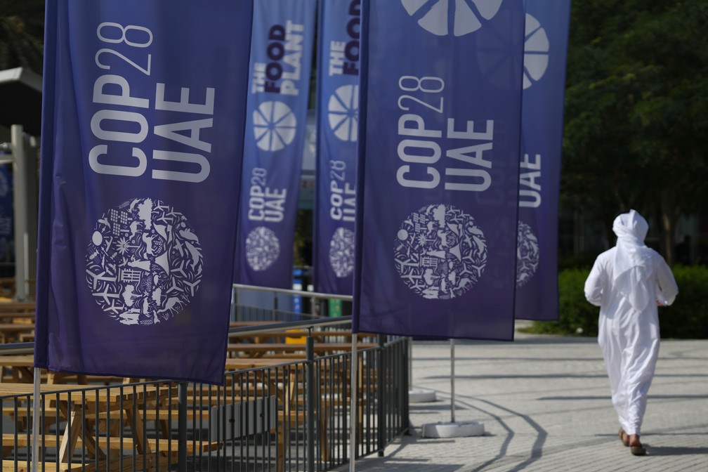 Dubai se prepara para sediar a cúpula da COP 28. — Foto: AP Photo/Peter Dejong