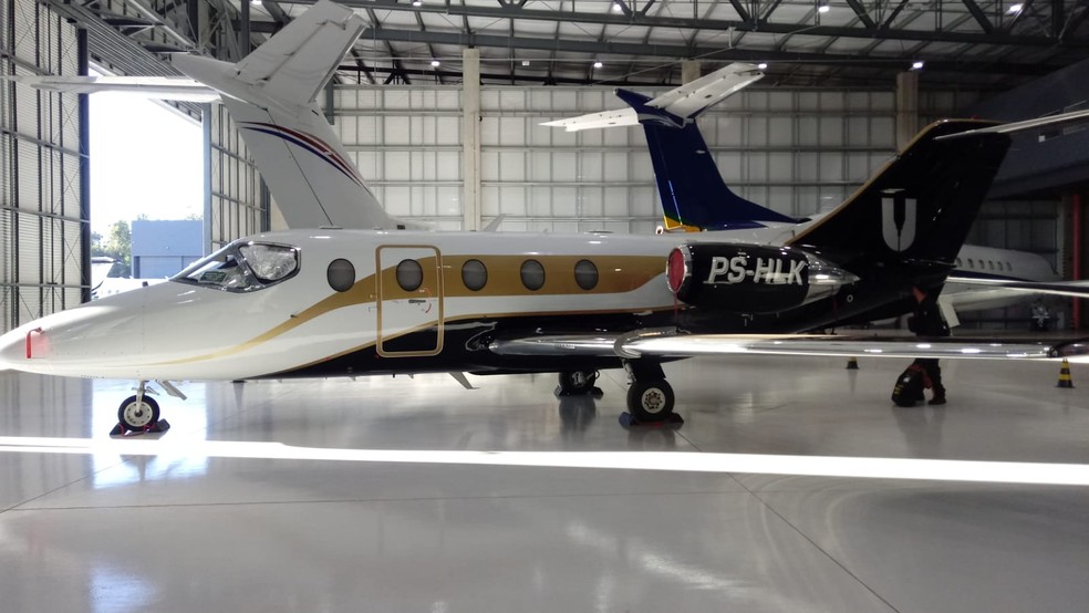 Avião com logomarca da empresa Unikka Pharma apreendido pela ‘Operação Slim’, da Polícia Federal, nesta quinta-feira (27). — Foto: Reprodução/PF