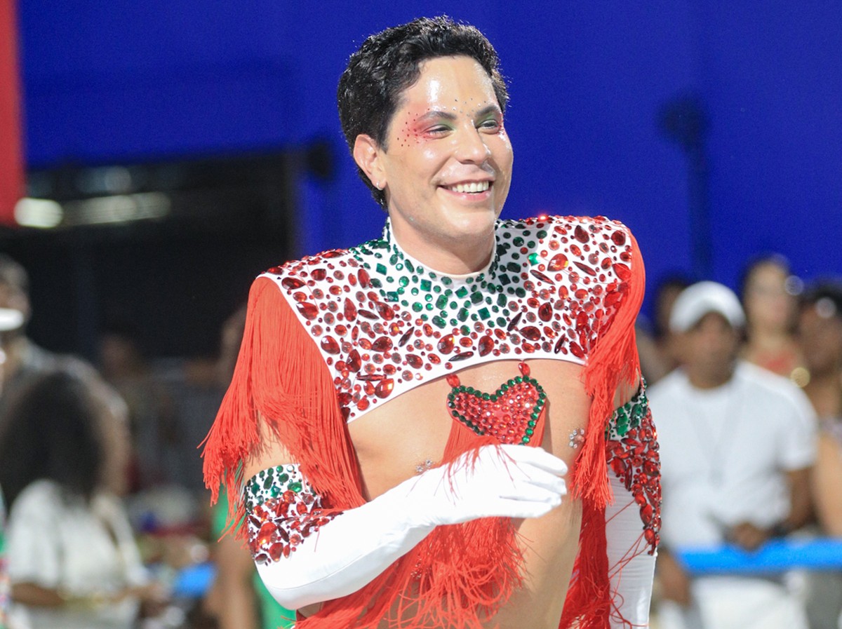 Famosos no Carnaval do Rio: Ex-BBBs, Políticos e Celebridades Internacionais Desfilam
