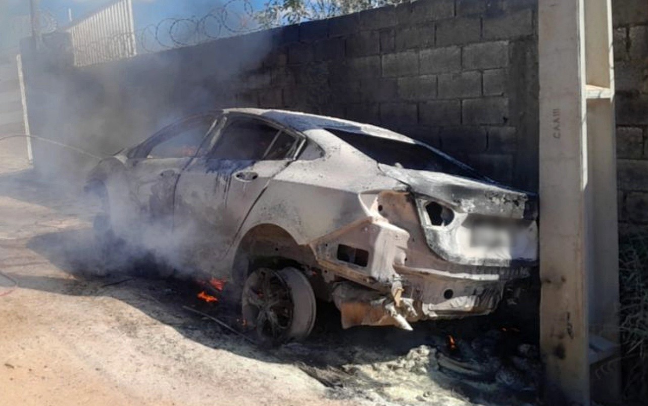Carro é incendiado durante briga e homem tem corpo queimado ao tentar conter o fogo em Nova Resende, MG