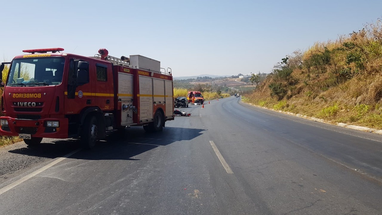 Motociclista morre ao bater de frente com carro na BR-354, em Formiga