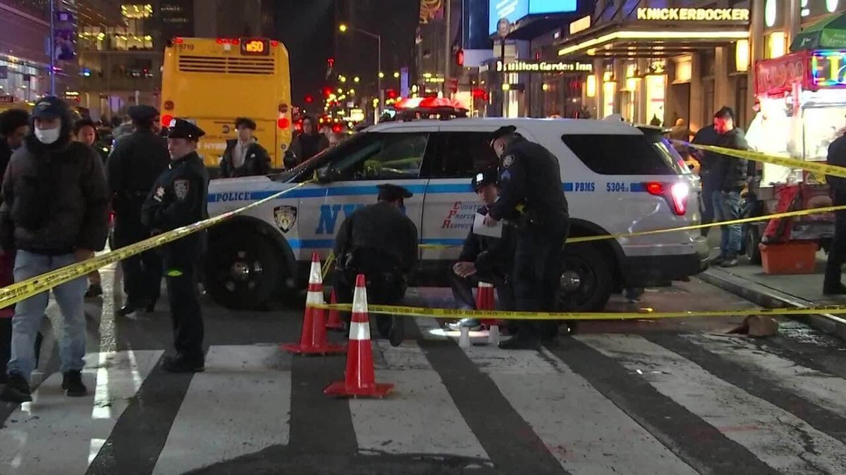 Adolescente de 15 anos que atirou em turista brasileira durante assalto a  loja na Times Square é preso | Mundo | G1