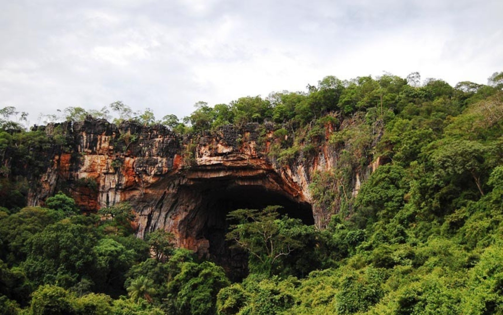 Cavernas e mais de 300 atrativos naturais: conheça o Parque de Terra Ronca, onde turistas ficaram perdidos em Goiás