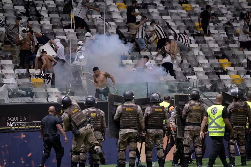 Justiça manda Atlético e Arena MRV indenizarem torcedor que foi furtado e ficou ferido na final da Copa do Brasil