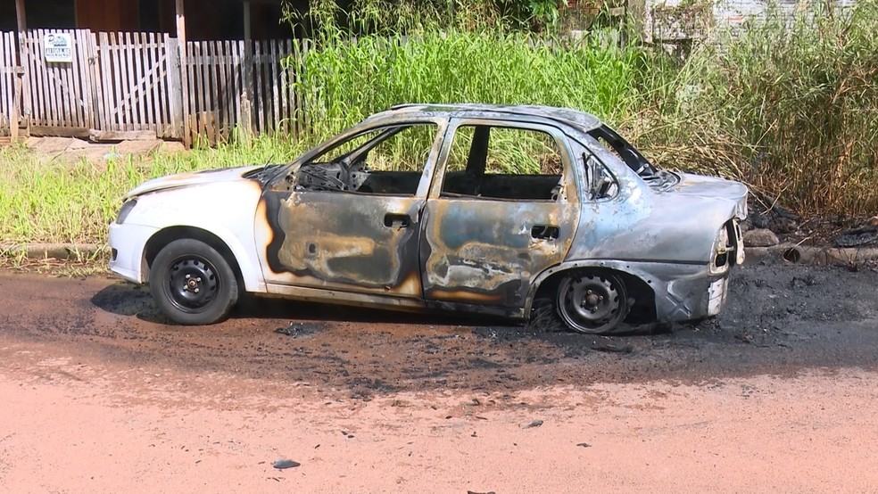 Carro usado no crime foi incendiado após assassinato — Foto: WhatsApp/Reprodução