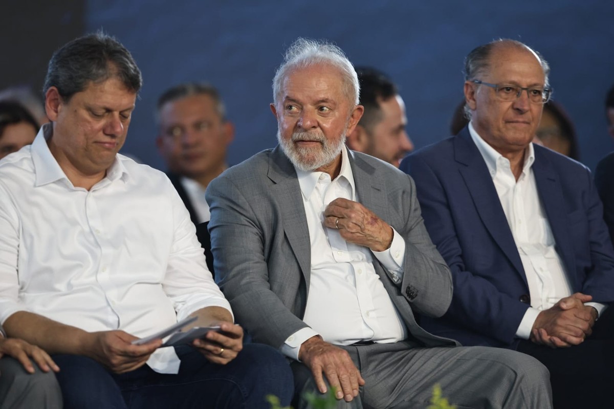 Lula e Tarcísio confirmam parceria de R$ 5,8 bilhões por túnel submerso  entre Santos e Guarujá