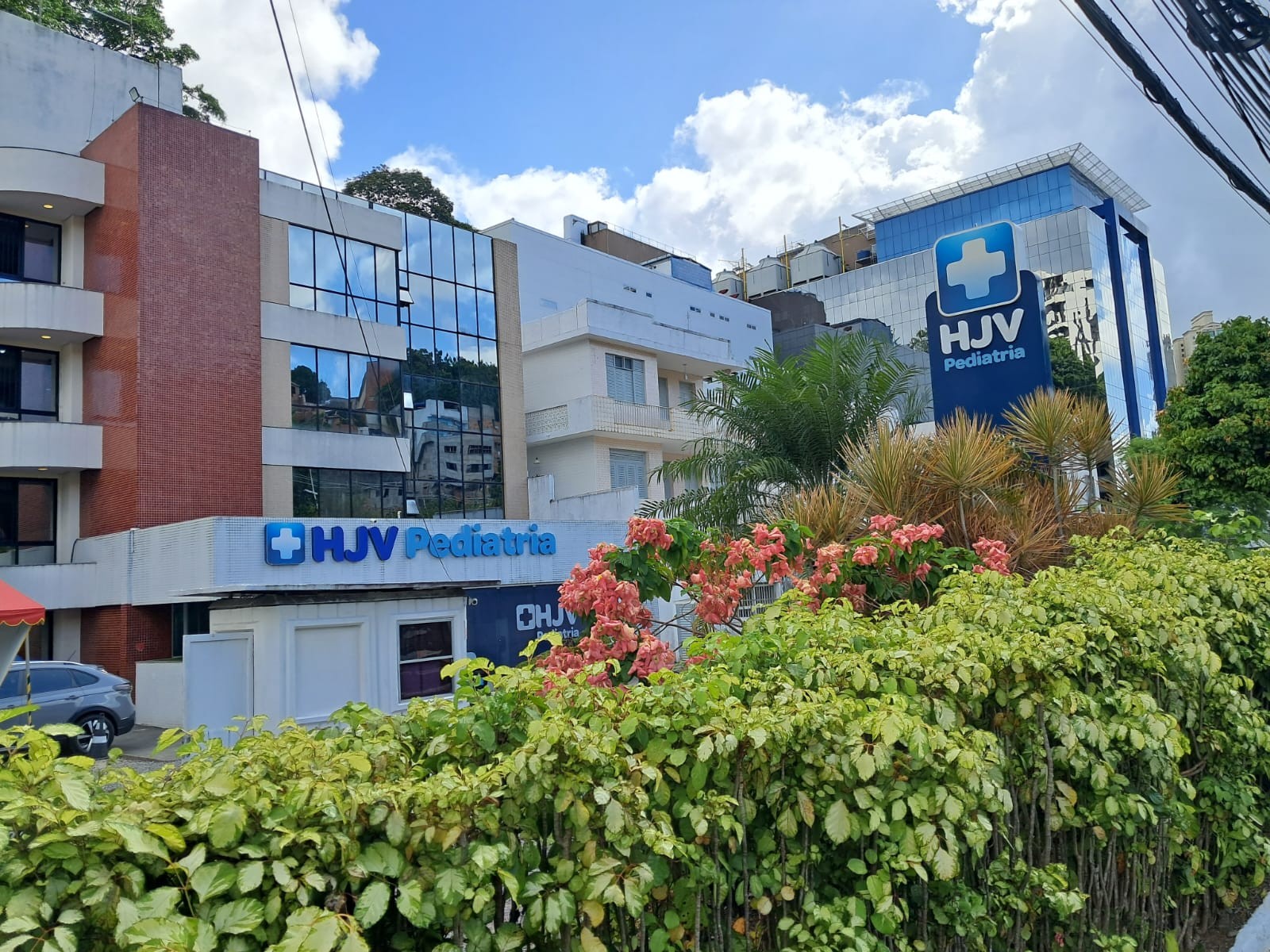 Homem com deficiência invade hospital particular em Salvador e é detido após tentar agredir funcionário