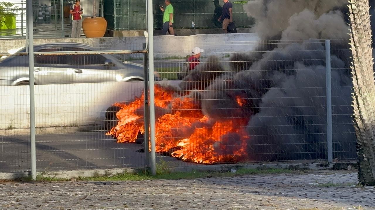 Protesto bloqueia via marginal da BR-101 em Natal