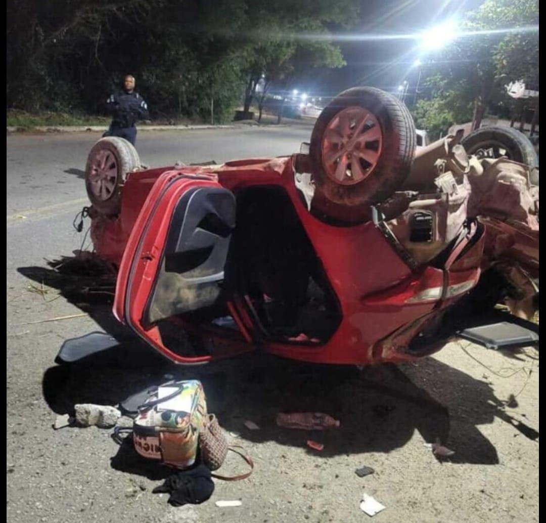 Enfermeira morre em capotamento na RJ-106, em Saquarema