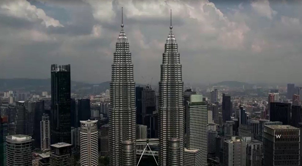 Representação gráfica do Merdeka 118, prédio em construção na Malásia, que será o 2º mais alto do mundo. — Foto: Reprodução/Reuters