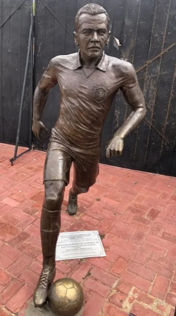Após recomendação do MP-BA, estátua em homenagem a Daniel Alves é retirada da cidade onde ex-jogador nasceu