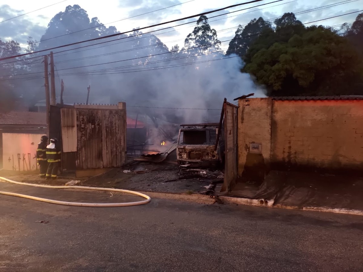 Imóvel às Margens De Rodovia Pega Fogo Em Votorantim Sorocaba E Jundiaí G1 