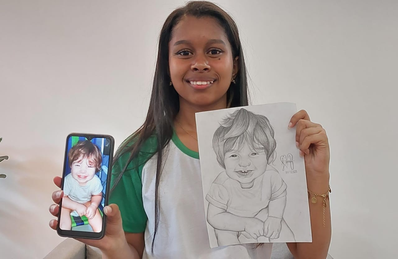 Adolescente aprende a desenhar rostos sozinha e se destaca com a arte no ES: 'Me ajuda psicologicamente'