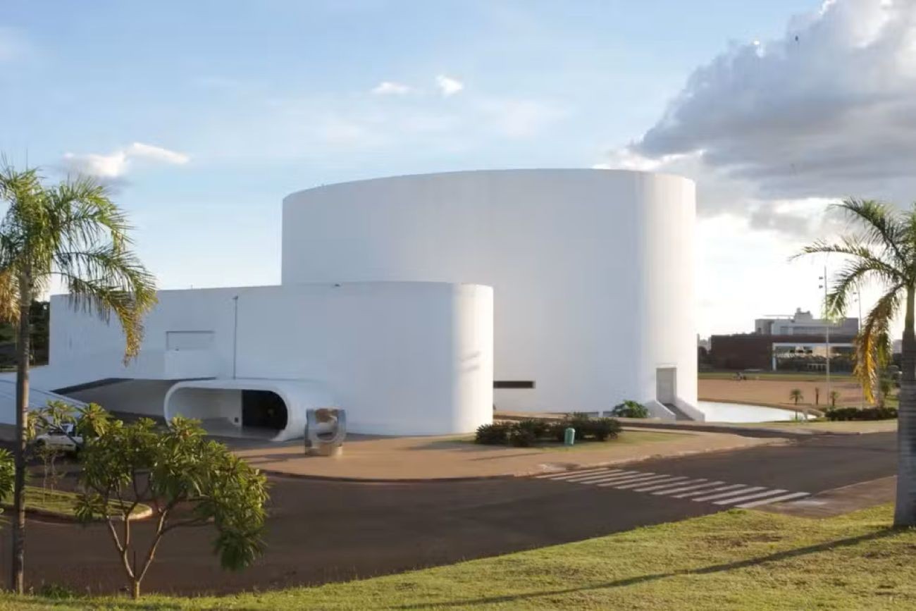 Teatro Municipal de Uberlândia passa a carregar o nome do ex-prefeito Odelmo Leão