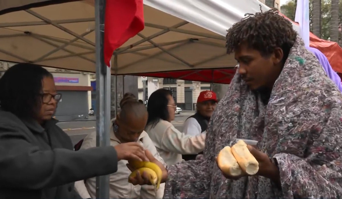 Grito dos Excluídos em SP reúne movimentos sociais, tem ação de distribuição de alimentos e protesto contra violência de gênero