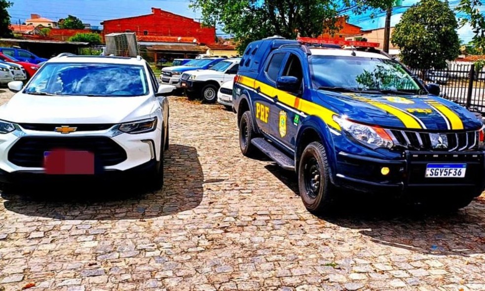 Veículo foi apreendido pela PRF em Alagoinhas — Foto: PRF