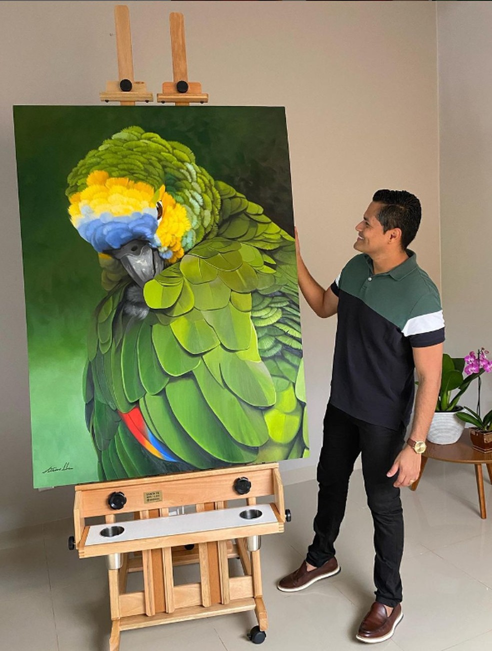 Artista é conhecido pelas pinturas de animais do bioma pantaneiro — Foto: Divulgação/reprodução