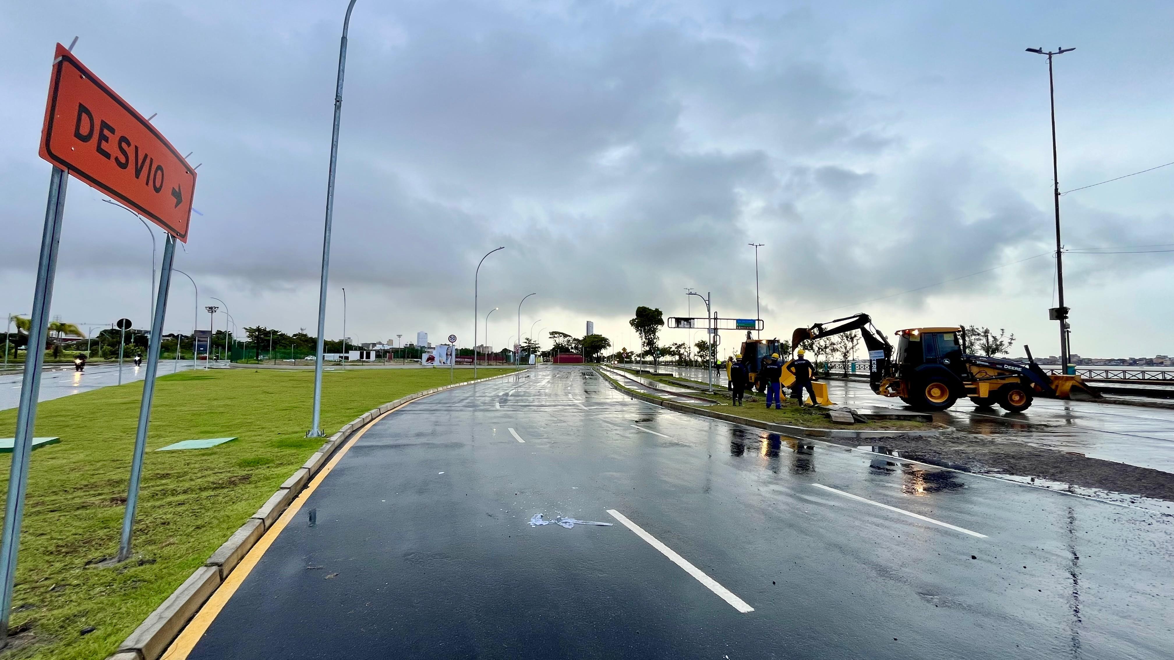 Avenida José Estelita é interditada para construção de parque e trânsito é permanentemente alterado no Centro do Recife