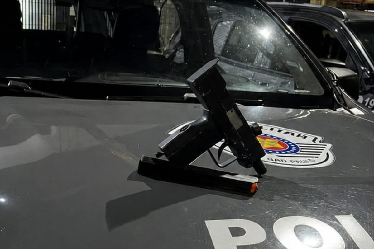 Submetralhadora de militar do Exército é roubada; homem é preso após recuperação da arma em Taubaté