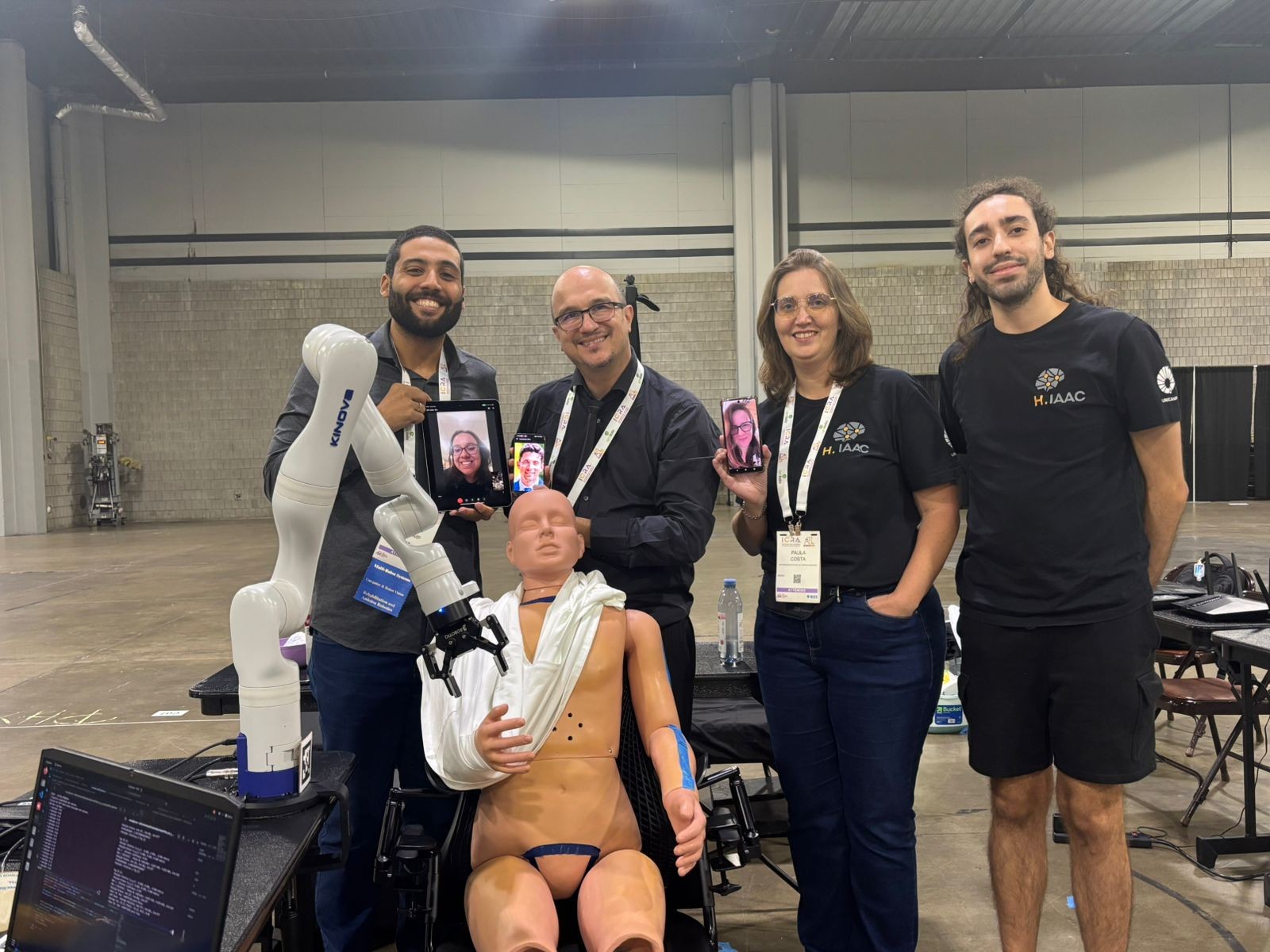 Unicamp vence concurso internacional com robô capaz de vestir manequim que simula limitação motora