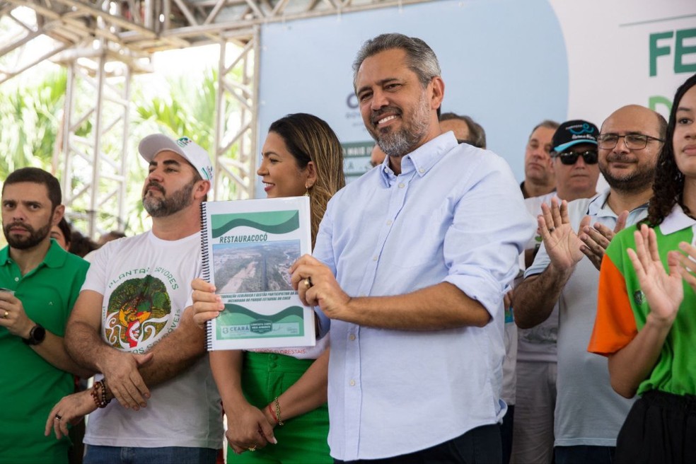 Governador do Ceará, Elmano de Freitas lança o programa "Restaura Cocó", para recuperar áreas incendiadas do Parque do Cocó, em Fortaleza. — Foto: Fabiane de Paula/SVM