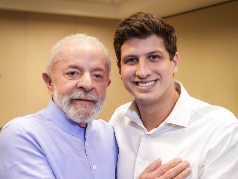 Com Lula e Motta, João Campos assume presidência do PSB em evento em Brasília