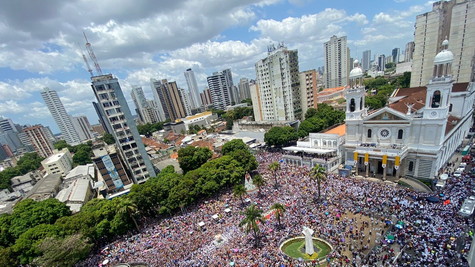 Círio de Nazaré 2024: Berlinda chega à Praça Santuário; veja como foi a maior procissão da quadra nazarena