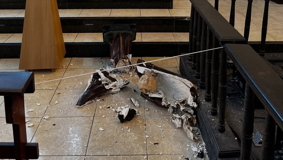 Imagem de São Benedito é danificada após homem invadir igreja no Centro de Fortaleza — Foto: Reprodução