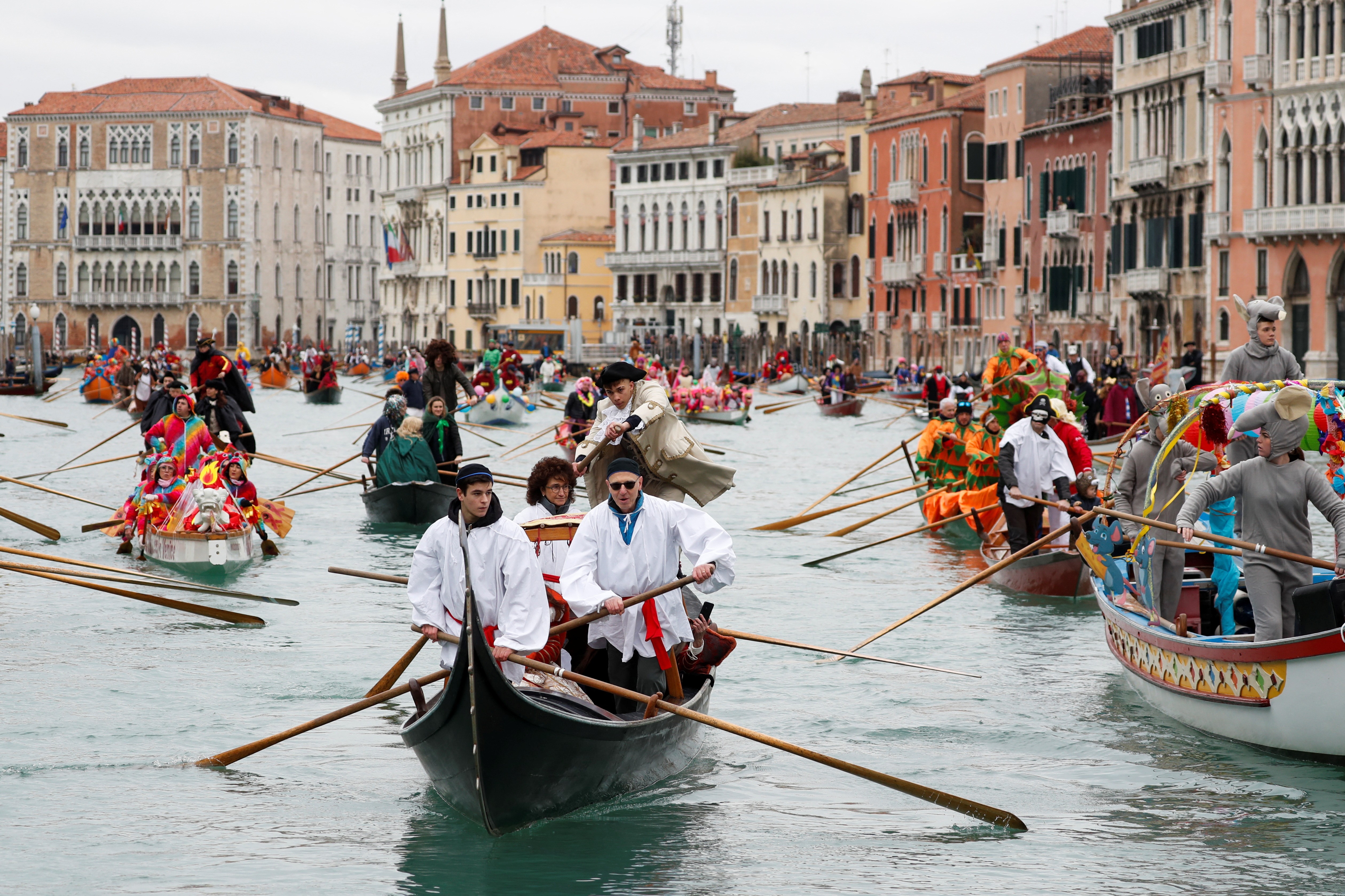 Veneza inicia cobrança de taxa diária de cinco euros para conter turismo em massa