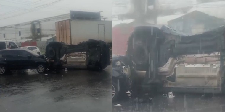 Acidente entre dois veículos deixa carro tombado na entrada do Tenoné, em Belém