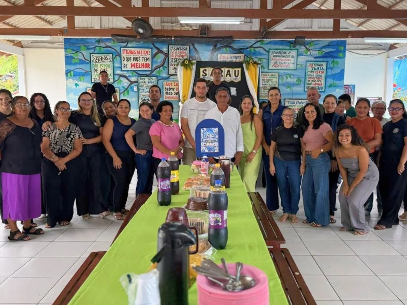 Porteiro é homenageado em escola ao se aposentar após 40 anos de serviço no Acre — VÍDEO