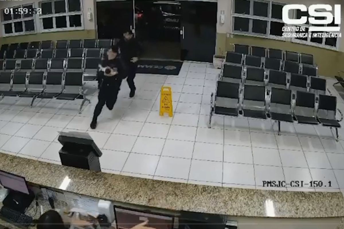 VÍDEO: recém-nascida de 14 dias é socorrida por GCM após se engasgar em São José