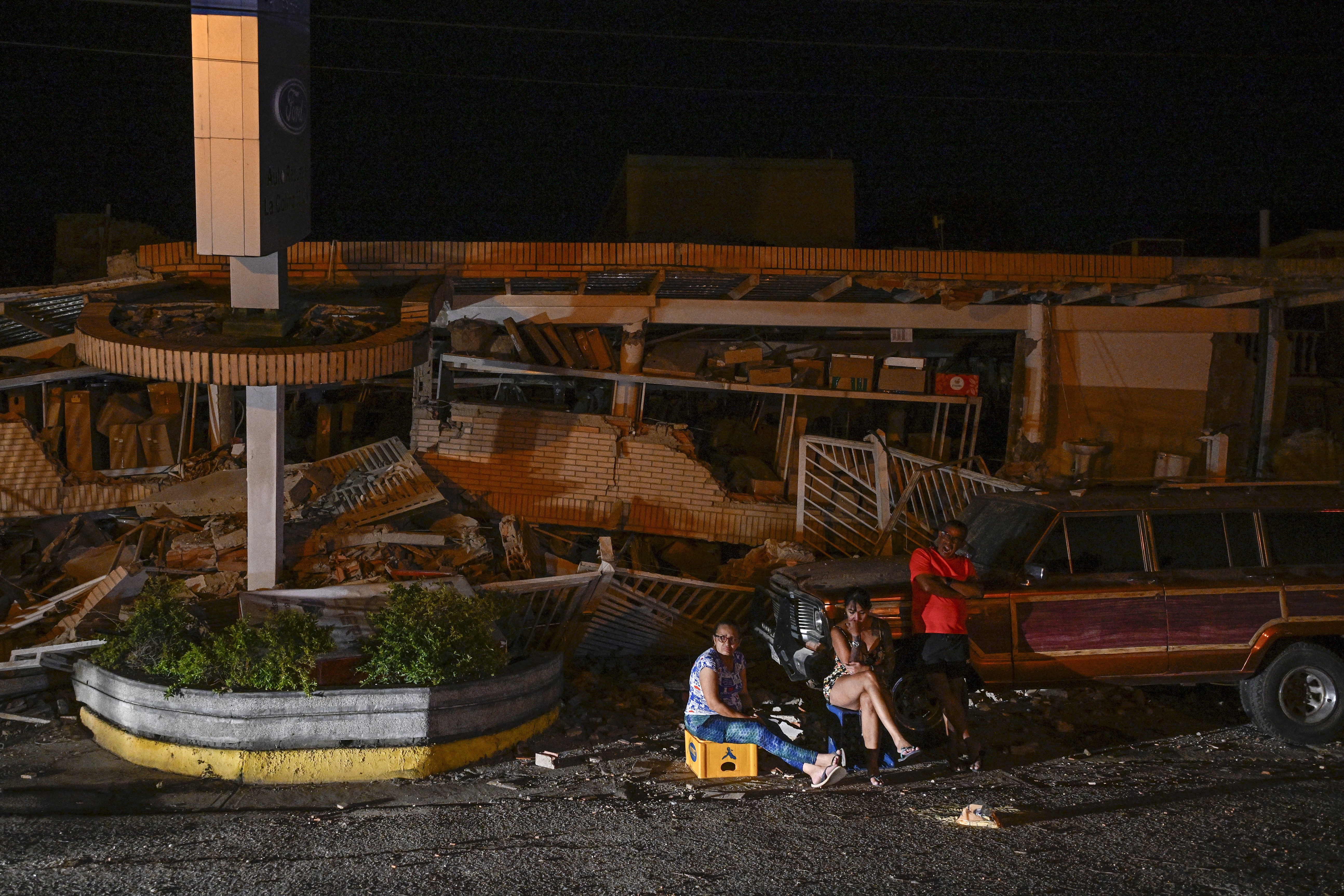'Tudo desabou': área mais devastada pelos terremotos na Venezuela pede socorro