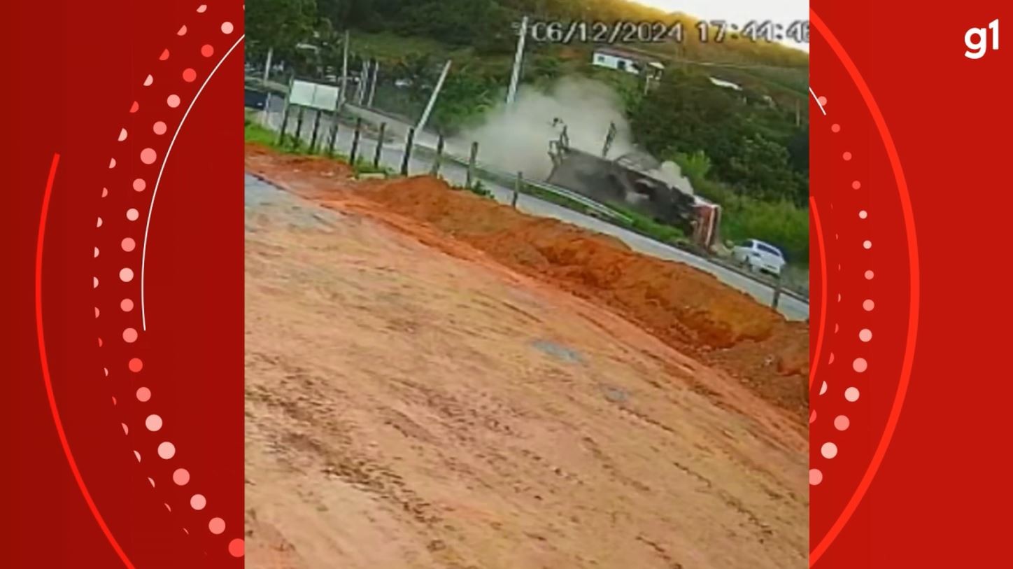 VÍDEO: motorista morre após caminhão desgovernado capotar e atingir cinco veículos no ES