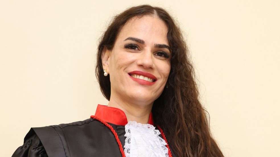 Fabi Diniz de Queiroz Pilate, primeira promotora de Justiça trans do Brasil, toma posse no Amazonas — Foto: Hirailton Gomes/MPAM